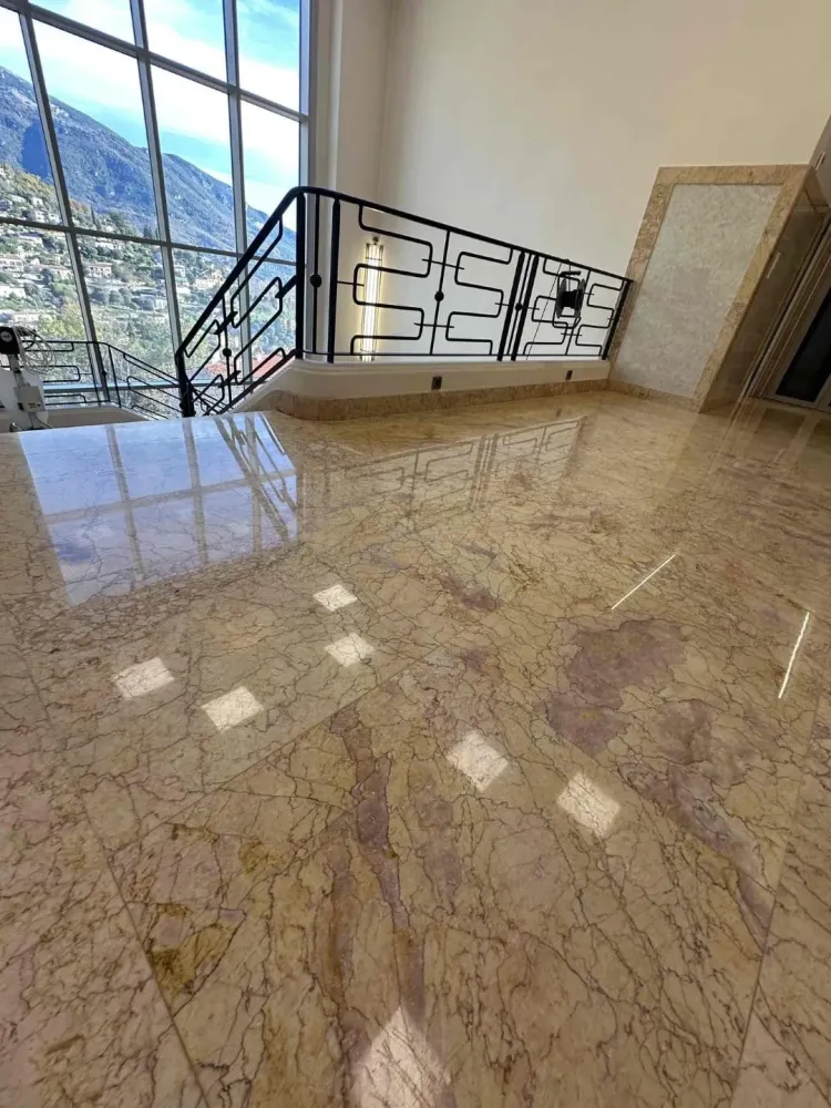 Ponçage de marbre et cristallisations de la parfumerie Mane de Grasse.